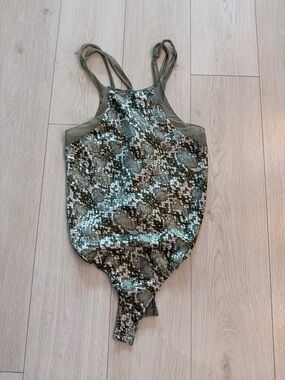 Free People Medium Olive Green Snake-Print Uni Tank s41